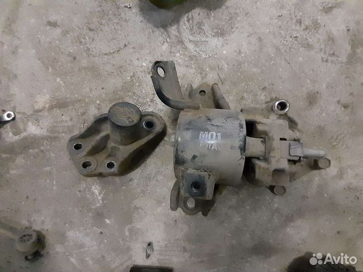 Подушки двс и кпп Hyundai Solaris 2011 1.6