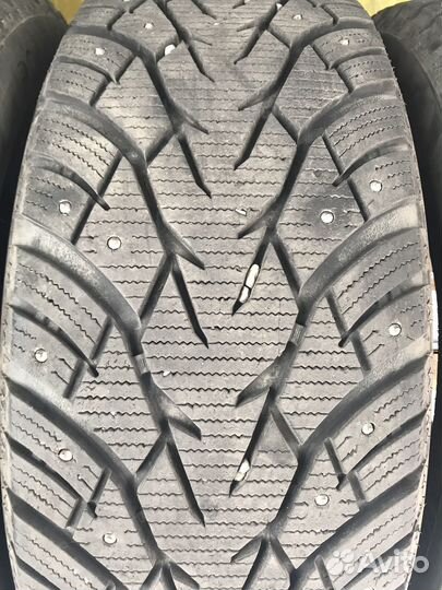 Royal Black Royal Stud 205/55 R16