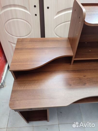 Письменный стол