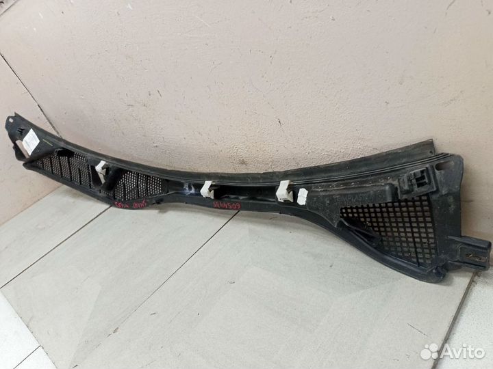 Водосток лобового стекла (жабо)