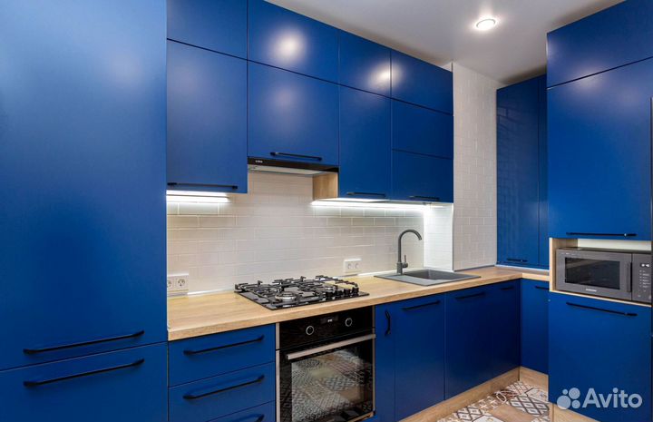 Угловая в потолок кухня на заказ