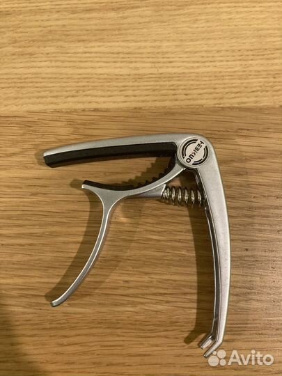 Каподастр для гитары