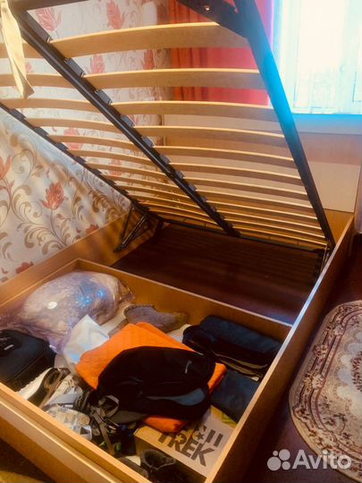 Детская кровать чердак со столом и шкафом