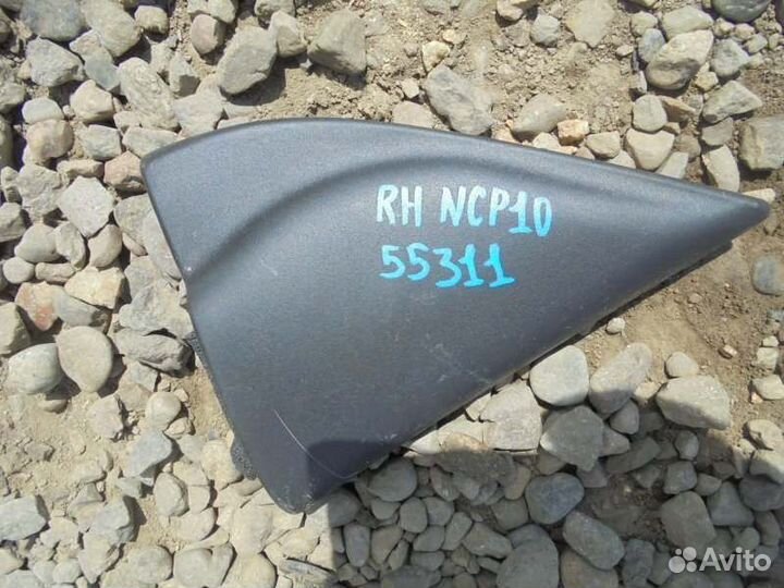 Уголок двери правый Toyota Vitz SCP10 1SZ-FE