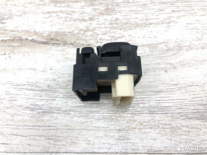 Кнопка управления зеркалами Toyota Corolla хэтчбек