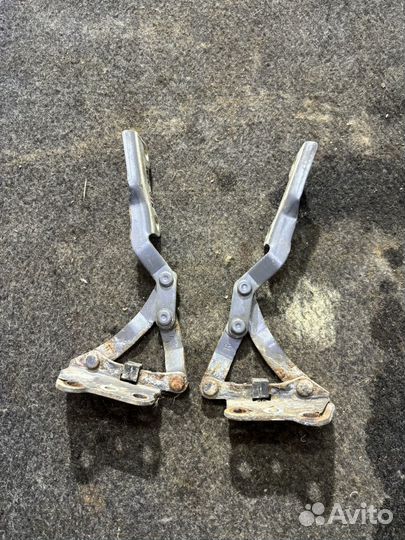 Петля капота Kia Rio 1