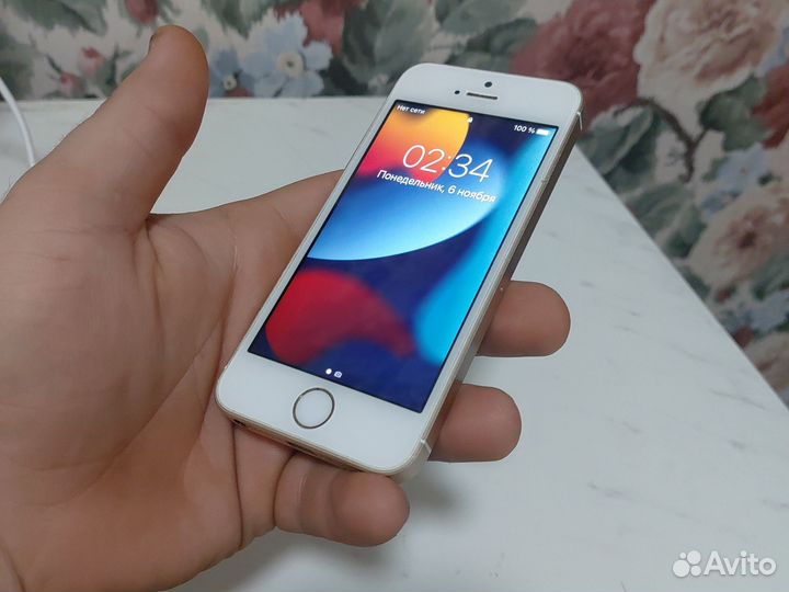 iPhone SE, 32 ГБ