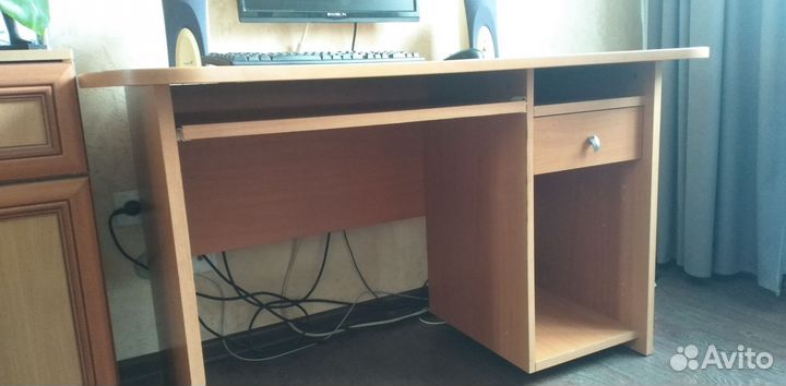 Письменный стол