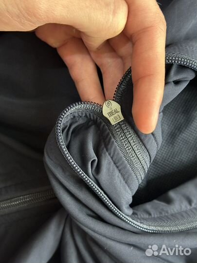 Лёгкая ветровка Adidas vintage2010 оригинал новая