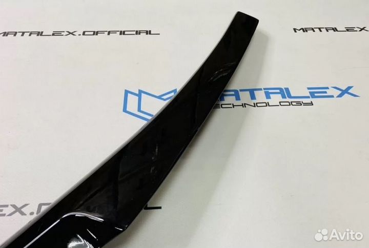 Спойлер BMW G30, M4 стиль, черный глянец