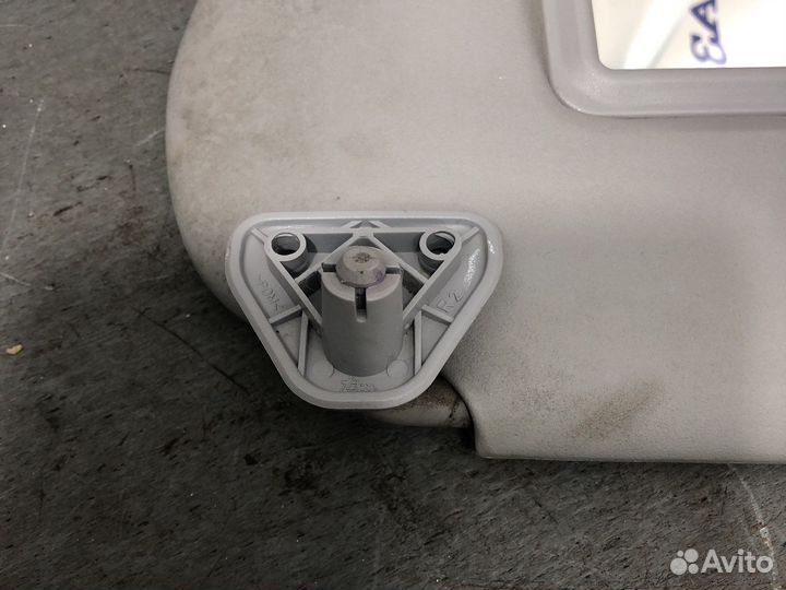 Козырек передний правый Almera N16