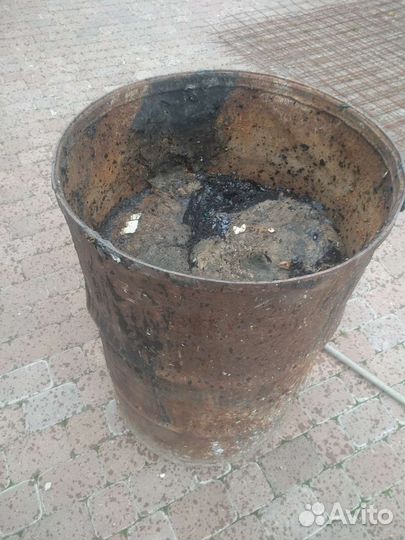 Битум-гудрон,в железной 200 л.бочке,литров 150