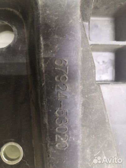 Кронштейн передний левый Lexus Is250