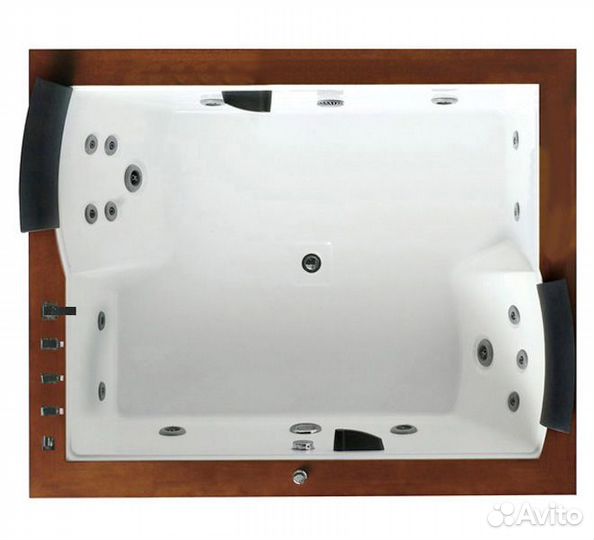 Ванна для двоих с гидромассажем