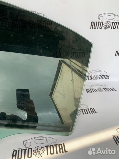 Стекло двери заднее левое Mercedes C-Class W204