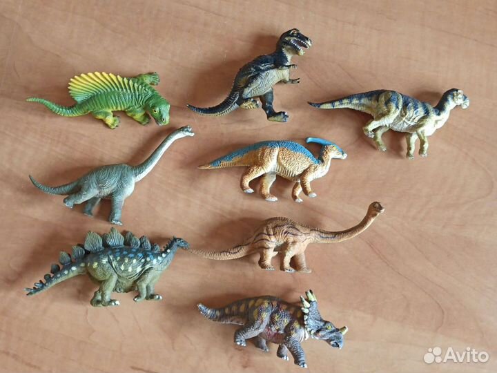 Фигурки динозавров