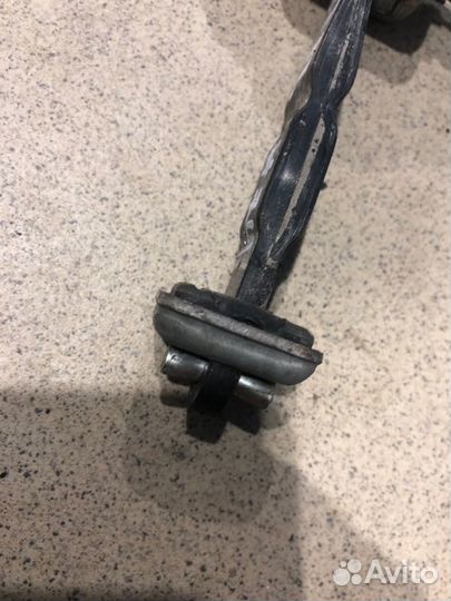 Ограничитель двери передний правый Subaru Impreza