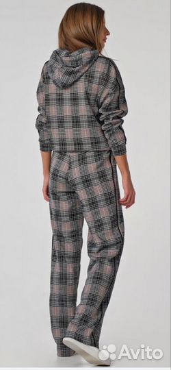 Костюм женский 42