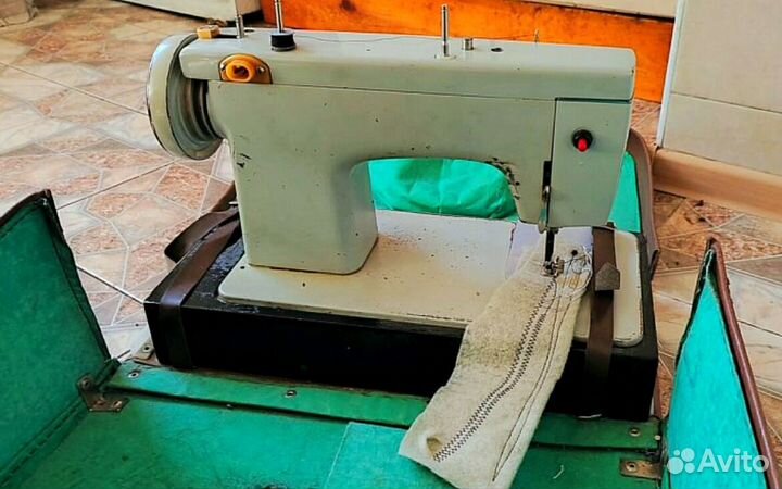 Швейная машина 