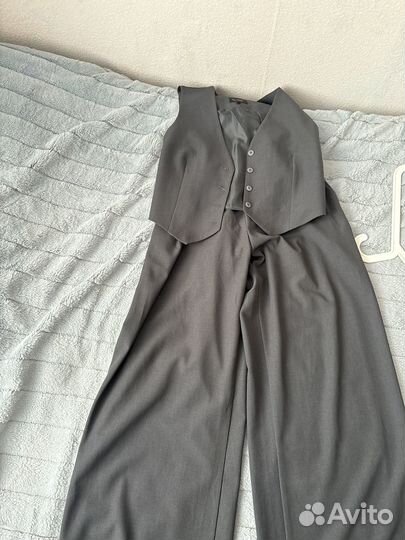 Продам брючной костюм