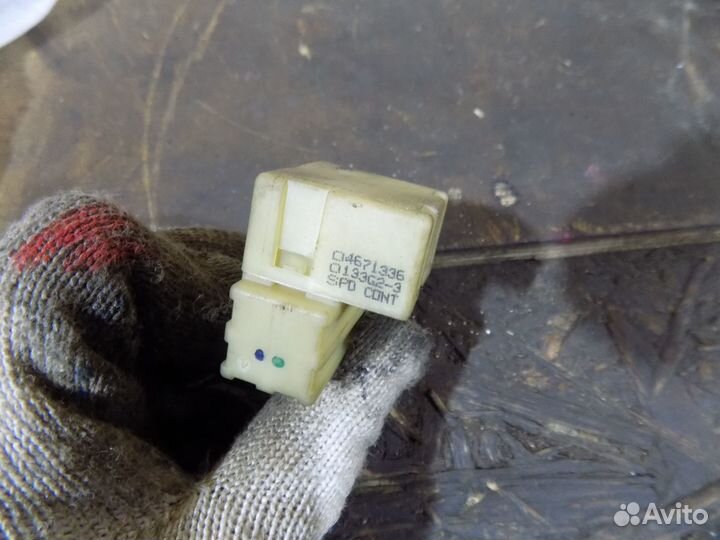 Датчик стопсигнала Dodge Stratus 2