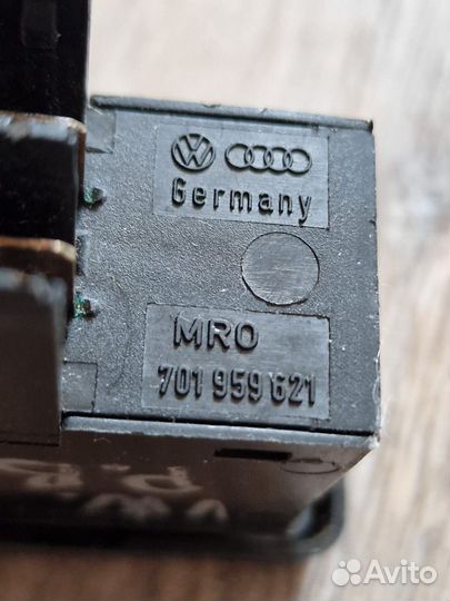 Кнопка обогрева заднего стекла VW Passat B3