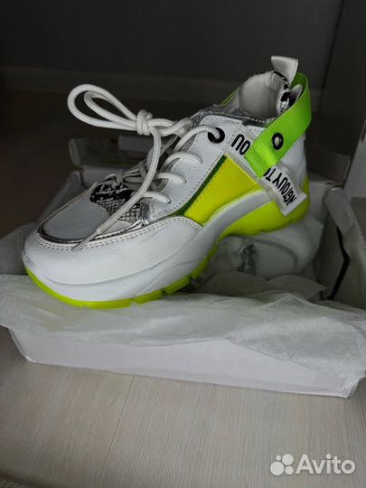 Кроссовки женские