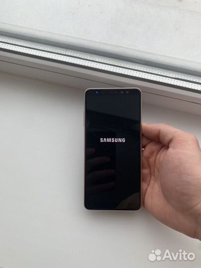 Samsung Galaxy A8+, 4/32 ГБ