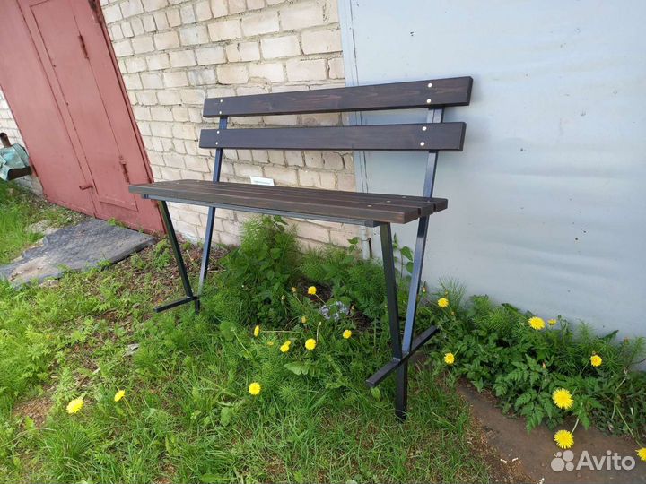 Скамейка уличная на кладбище