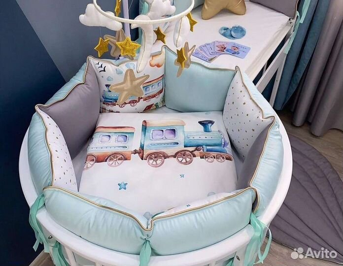 Комплект в детскую кроватку новый