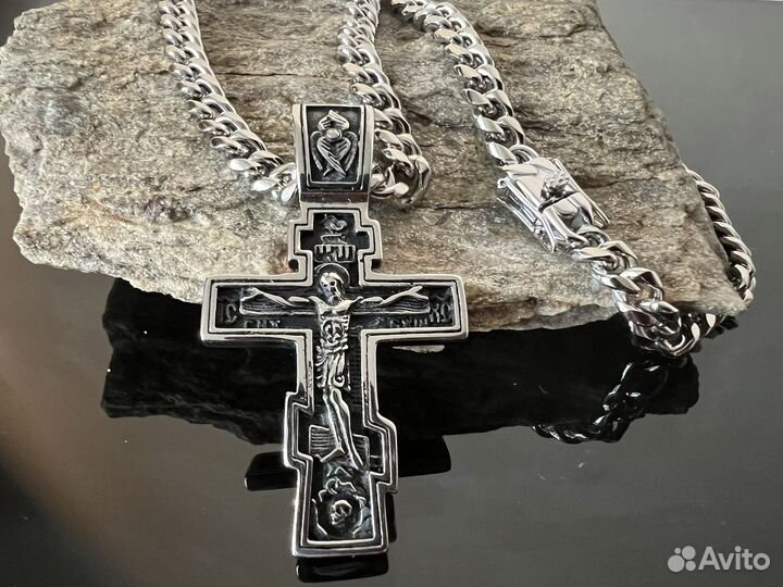 Крест и цепь