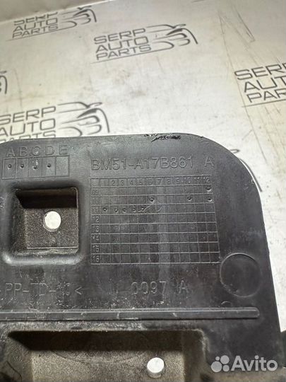 Кронштейн бампера задний Ford Focus 3 CB8 1.6L