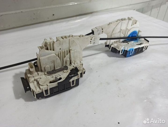 Замок двери передний правый Sprinter W906 2010