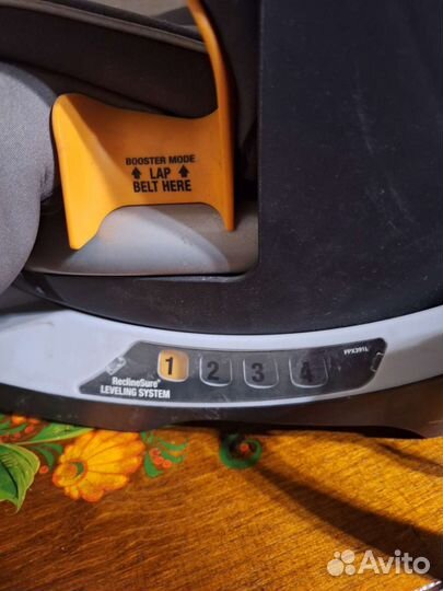 Продам детское кресло Chicco Myfit