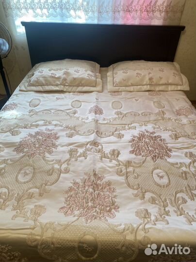 Покрывало на кровать новое