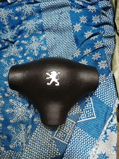 Подушка безопасности в руль Пежо 206