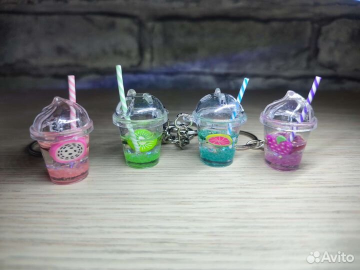 Светящийся брелок в виде молочного стаканчика