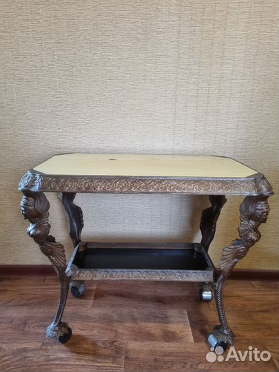 Столик для телевизора