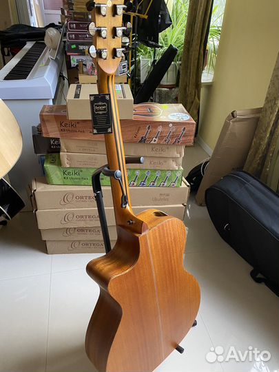 Акустическая гитара