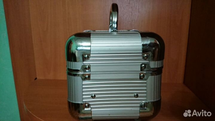 Бьюти-кейс для украшений на замке