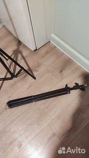 Две стойки для света