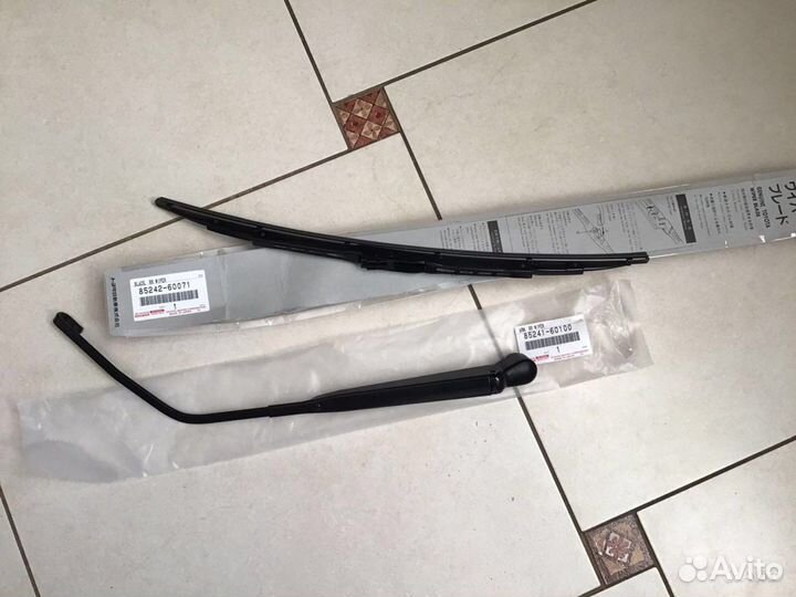 Поводок задний Toyota 8524160100 Щетка 8524260071