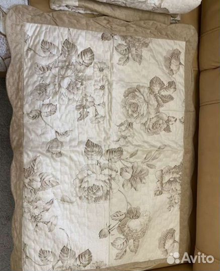Покрывало на кровать, наволочки новое