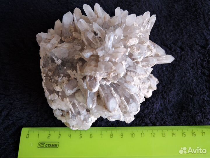 Природный камень. Друза кварца. Кристаллы