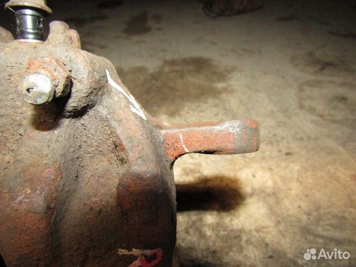 Суппорт передний левый RIO 2011-2017