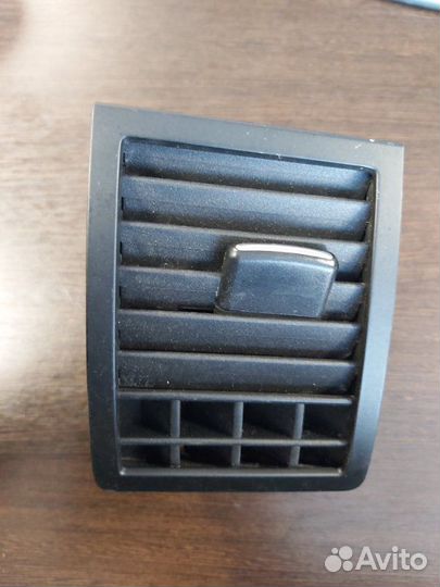 Дефлектор воздушный левый Volkswagen Touareg 1 4.2