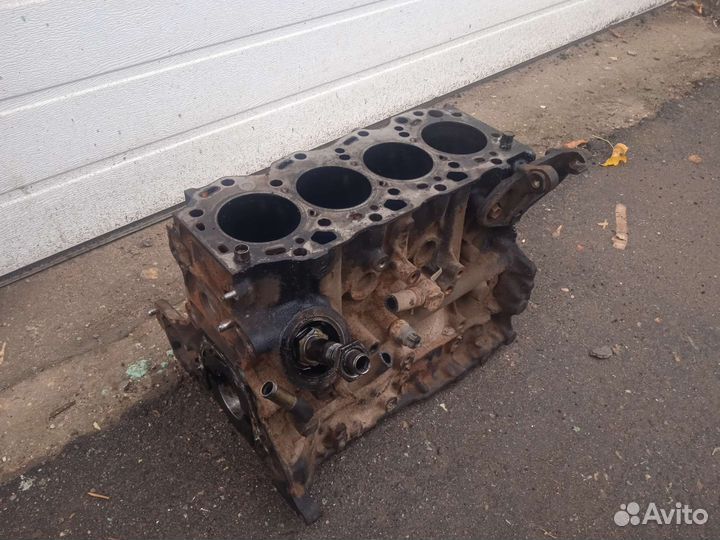 Блок цилиндров Тойота Авенсис 2.0 дизель 1CD