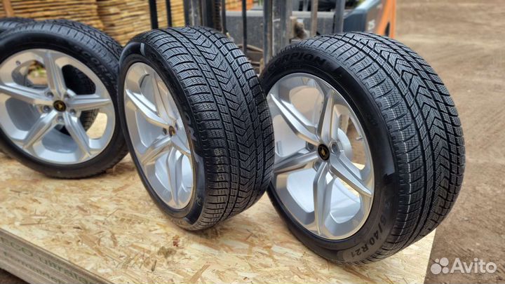 Колёса lamborghini Urus r21 зима