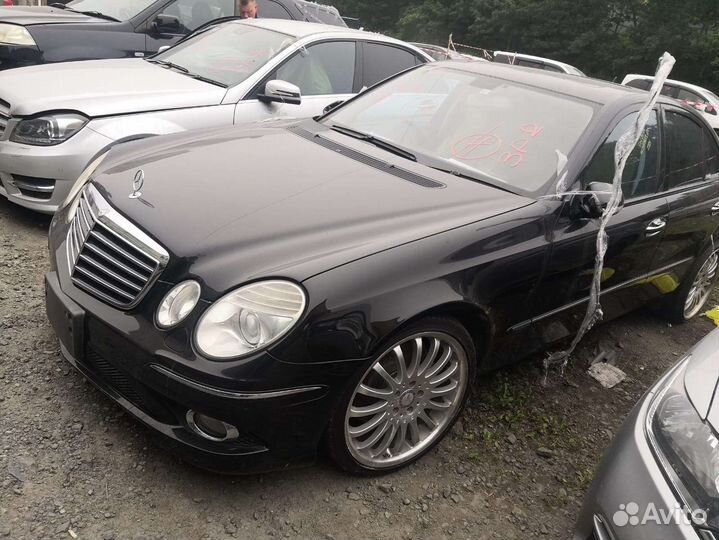 Двери белые Мерседес Е211 из Японии