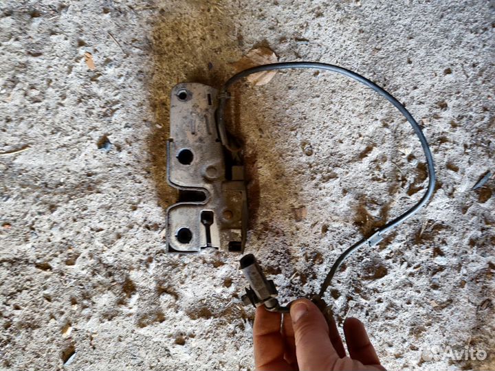 Замок капота passat b6